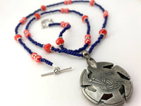 Yarn Cutter Pendant Necklace, Gift for Knitters, Beaded Cutter Necklace, Clover Yarn Cutter